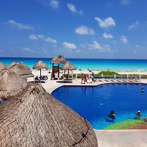Cancun! Departamento Familiar Sobre La Playa!! Apartamento Cancún
